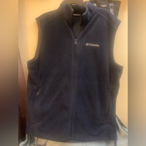 Men’s Columbia fleece vest large 100% polyester side zippers and pockets